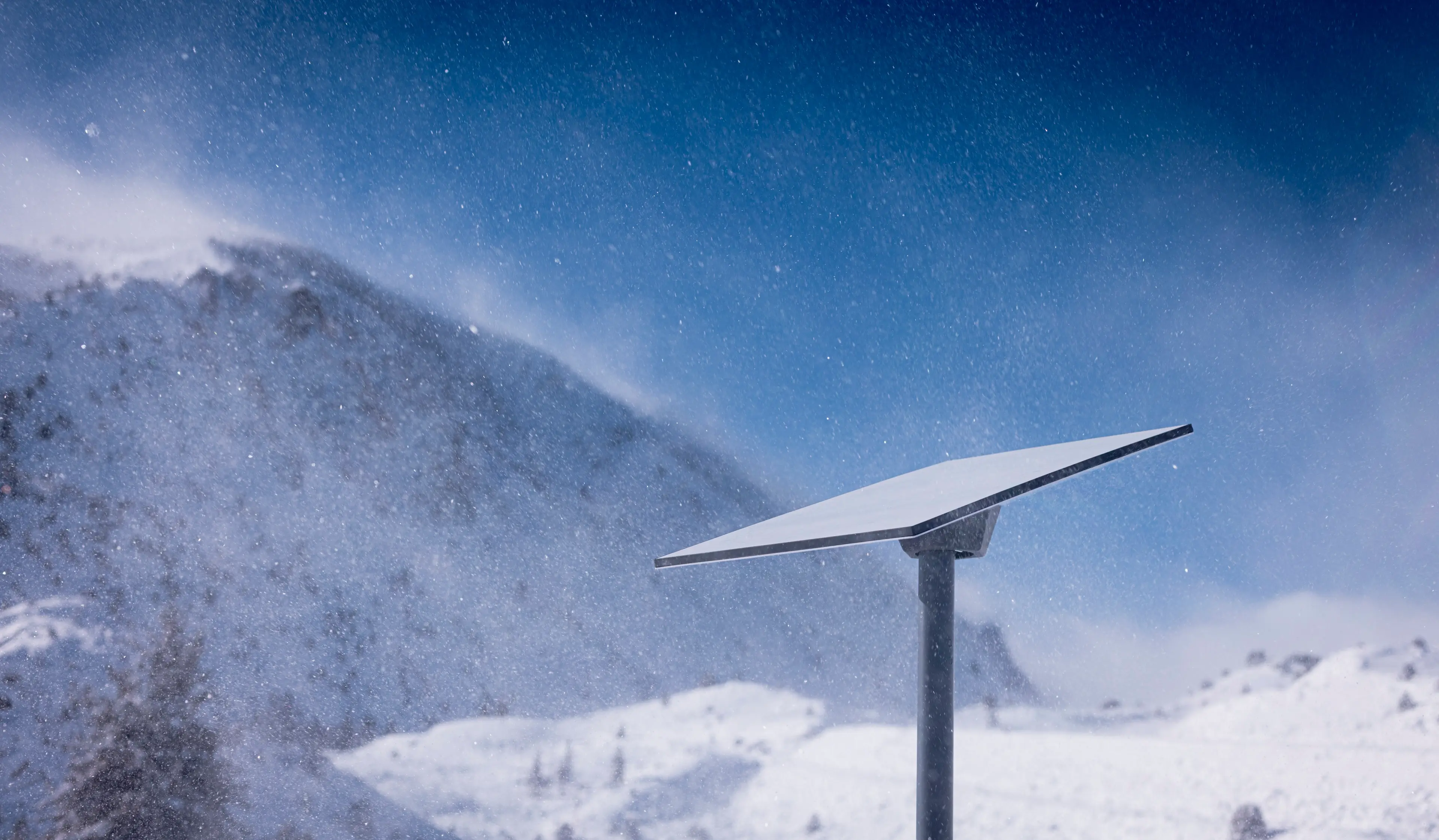 Antena Starlink Mini en Terreno